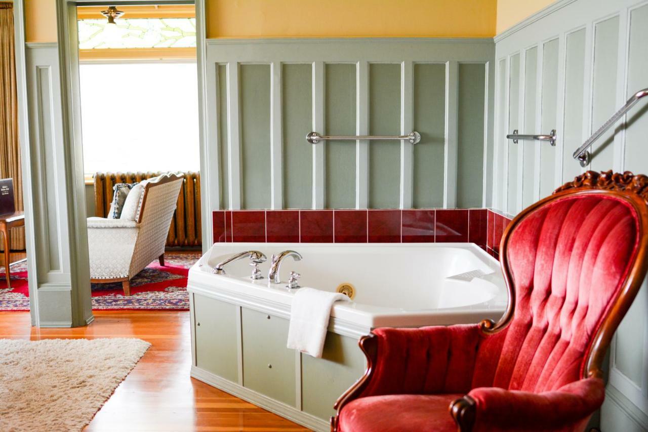 فكتوريا Dashwood Manor Seaside Bed & Breakfast المظهر الخارجي الصورة